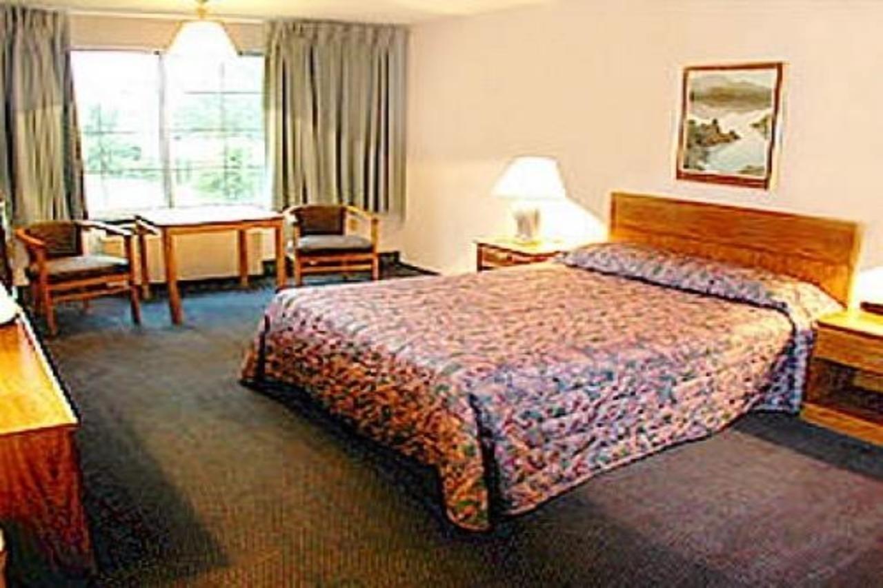 Aurora Fox Valley Inn ภายนอก รูปภาพ