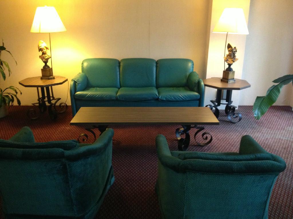 Aurora Fox Valley Inn ภายนอก รูปภาพ