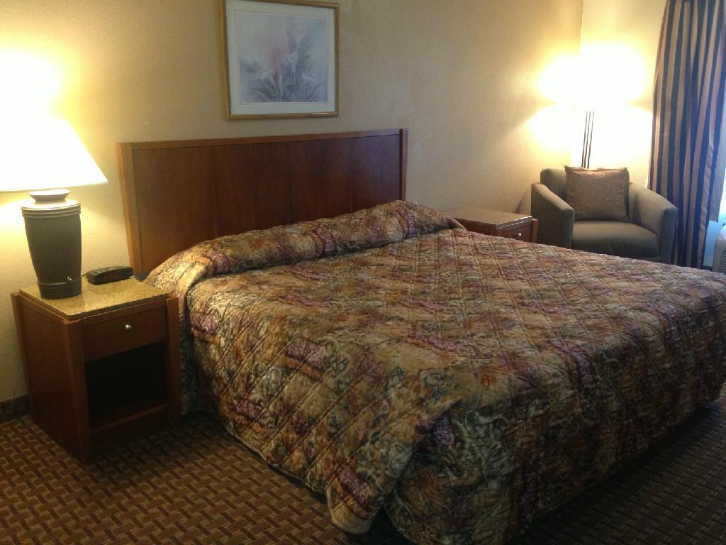 Aurora Fox Valley Inn ภายนอก รูปภาพ