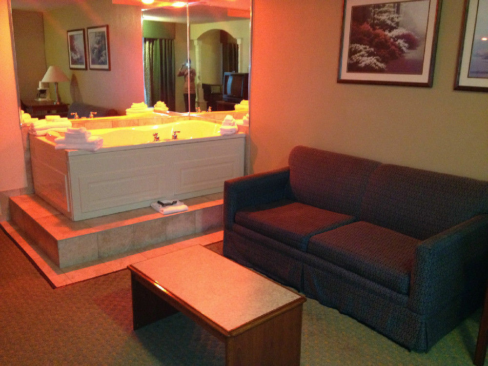 Aurora Fox Valley Inn ภายนอก รูปภาพ